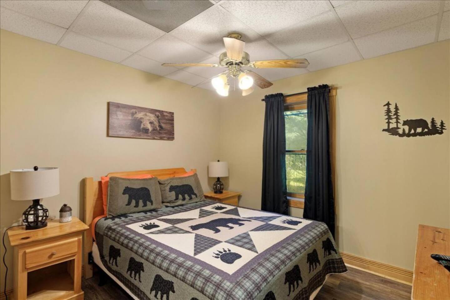 5Br Smoky Cabin Hot Tub, Games, 1 Mi To Parkway Pigeon Forge Exterior photo
