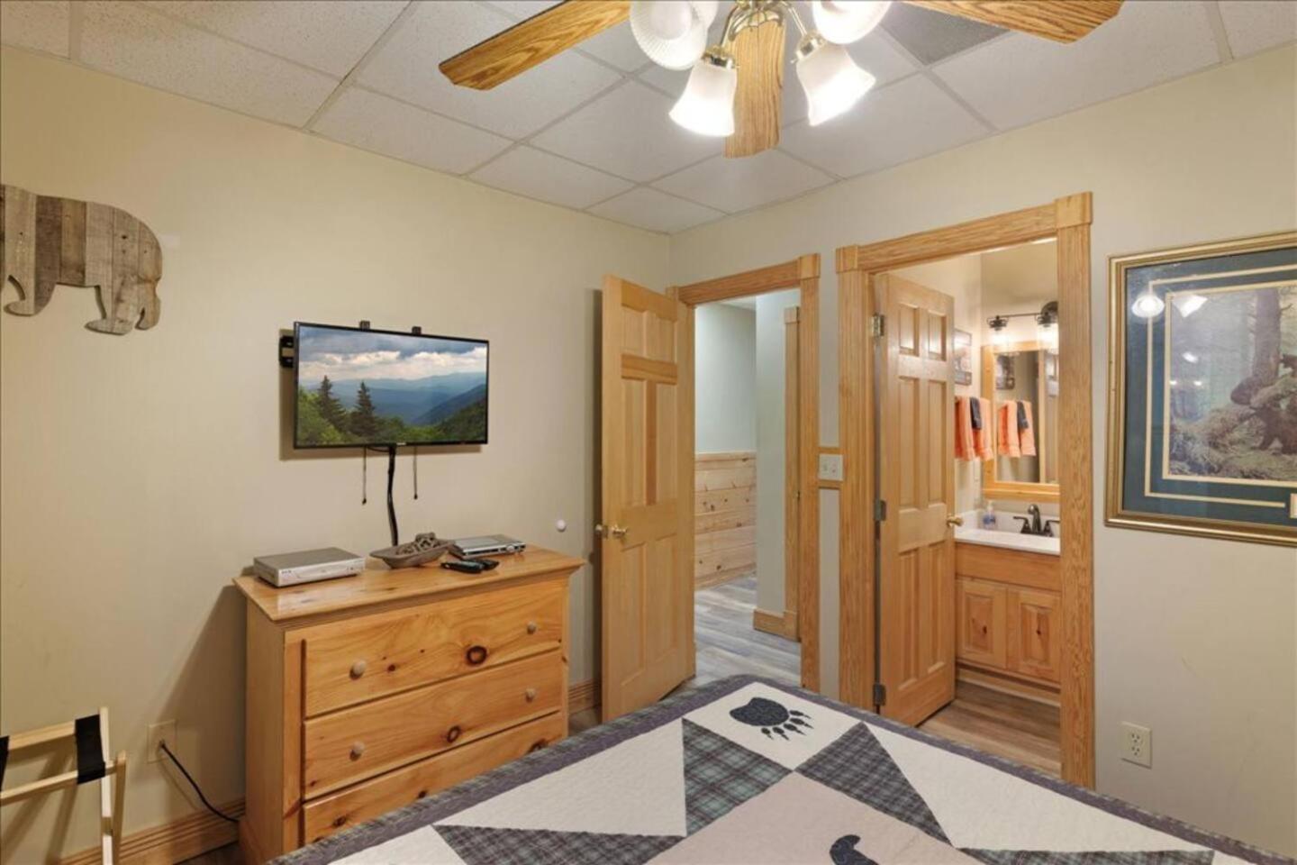 5Br Smoky Cabin Hot Tub, Games, 1 Mi To Parkway Pigeon Forge Exterior photo