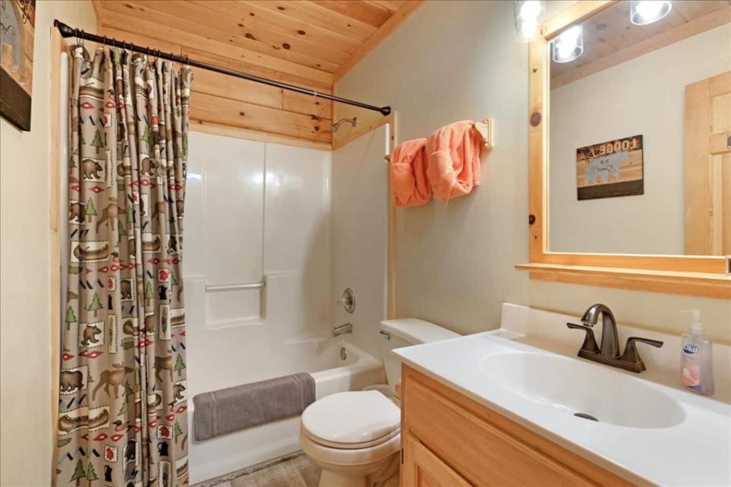 5Br Smoky Cabin Hot Tub, Games, 1 Mi To Parkway Pigeon Forge Exterior photo