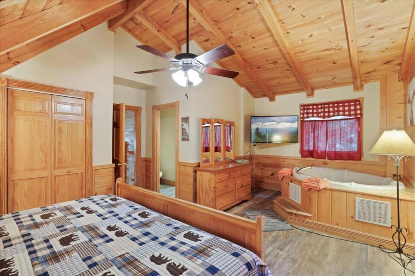 5Br Smoky Cabin Hot Tub, Games, 1 Mi To Parkway Pigeon Forge Exterior photo