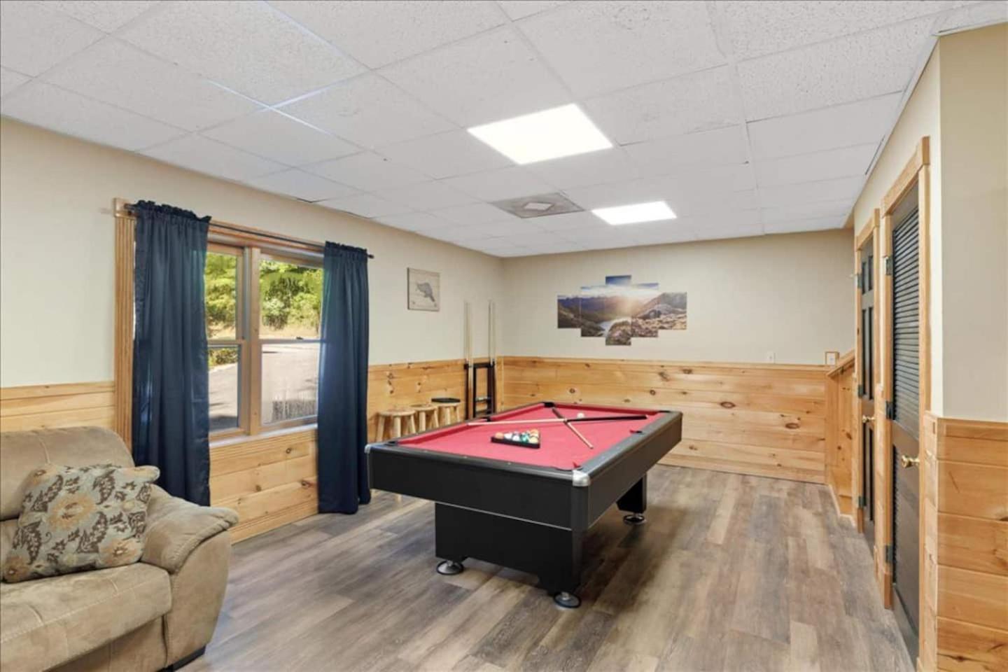 5Br Smoky Cabin Hot Tub, Games, 1 Mi To Parkway Pigeon Forge Exterior photo