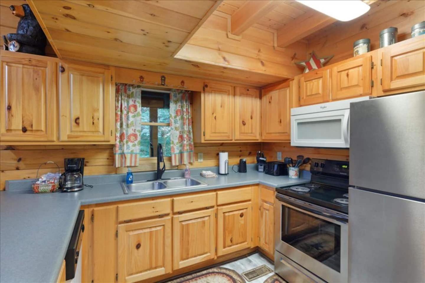 5Br Smoky Cabin Hot Tub, Games, 1 Mi To Parkway Pigeon Forge Exterior photo