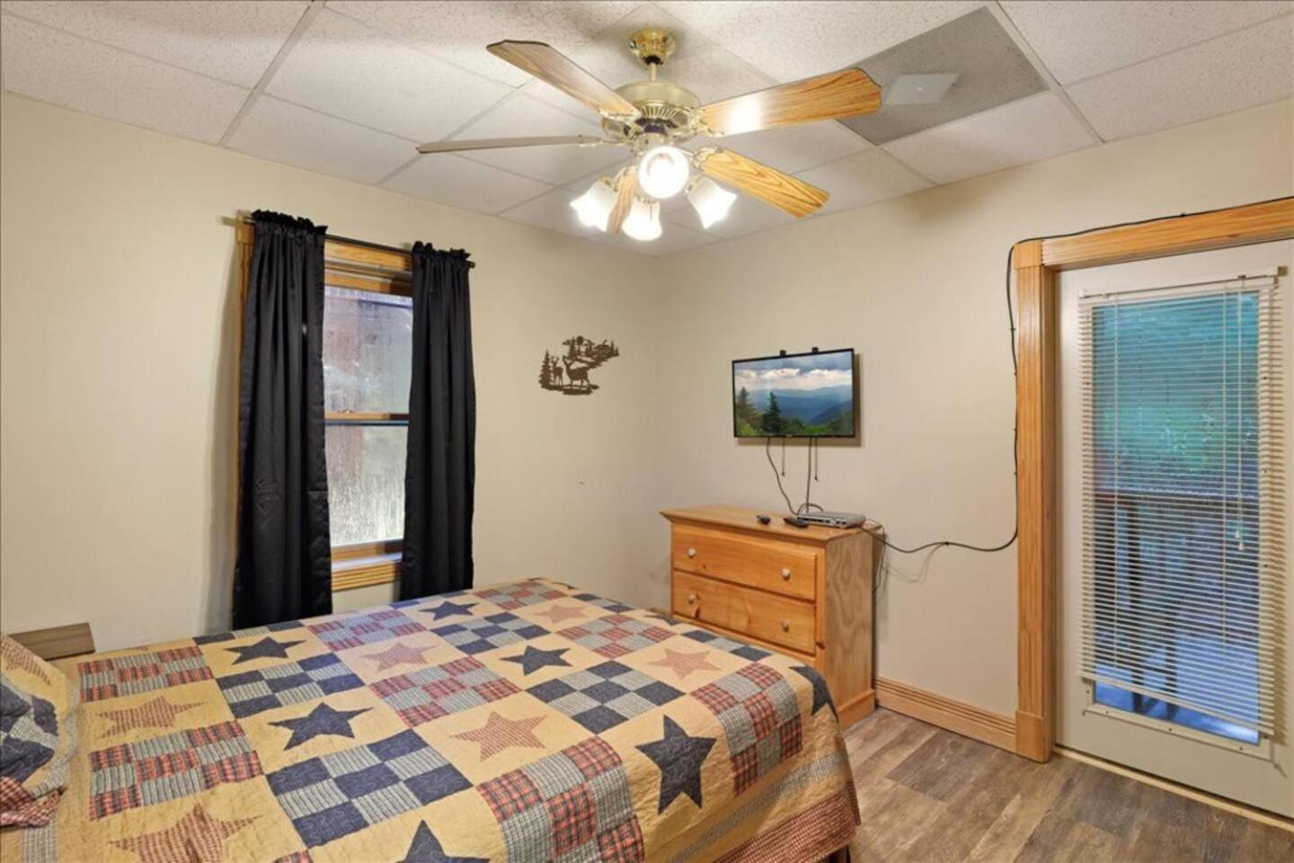 5Br Smoky Cabin Hot Tub, Games, 1 Mi To Parkway Pigeon Forge Exterior photo