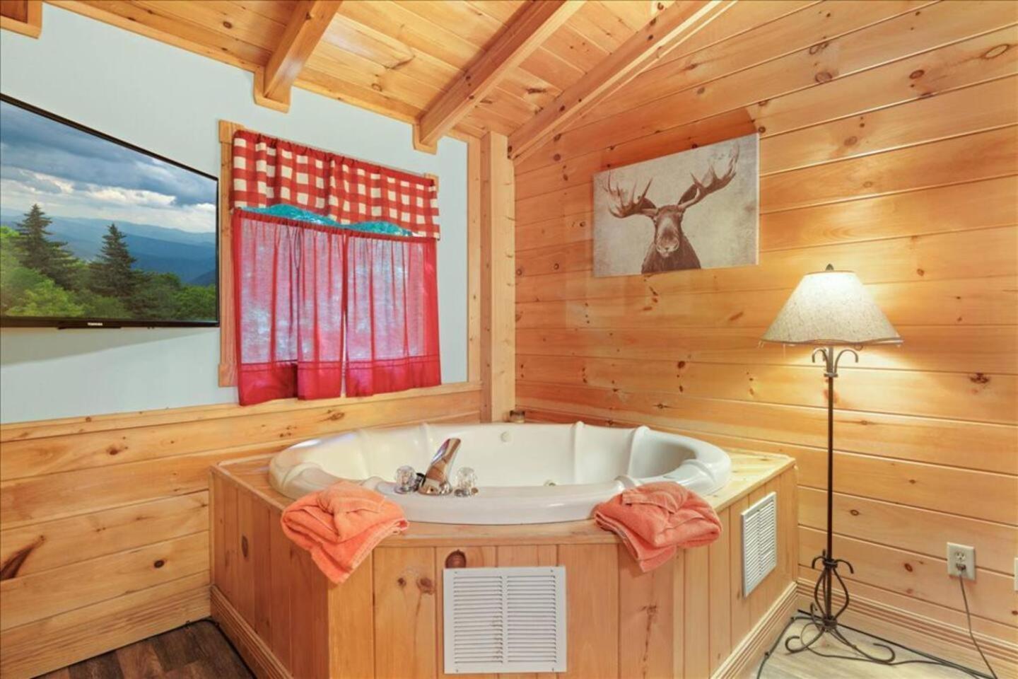5Br Smoky Cabin Hot Tub, Games, 1 Mi To Parkway Pigeon Forge Exterior photo