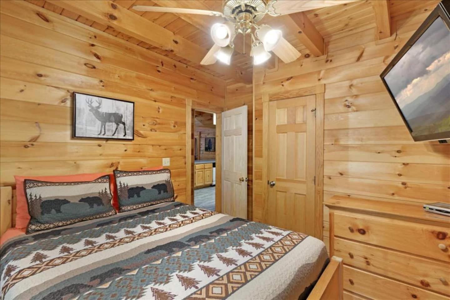 5Br Smoky Cabin Hot Tub, Games, 1 Mi To Parkway Pigeon Forge Exterior photo