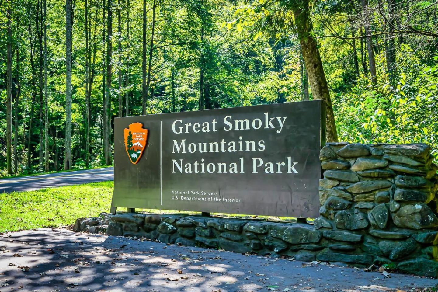 5Br Smoky Cabin Hot Tub, Games, 1 Mi To Parkway Pigeon Forge Exterior photo